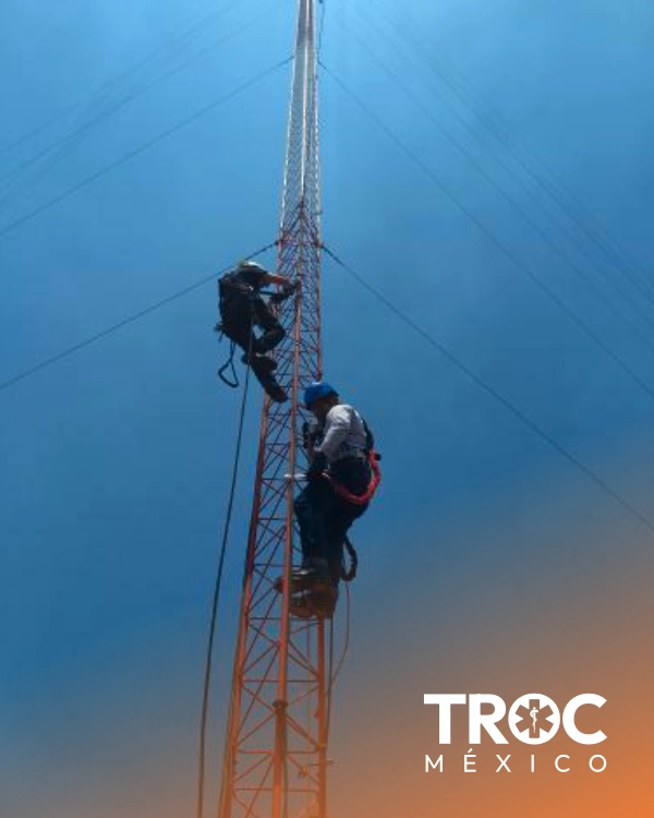 Escalador competente para torres de telecomunicacion